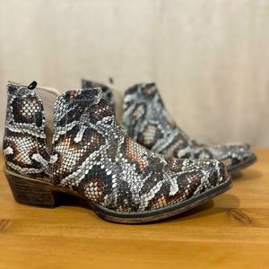 Roper snakeskin western booties. So 7.5 fits like an 8